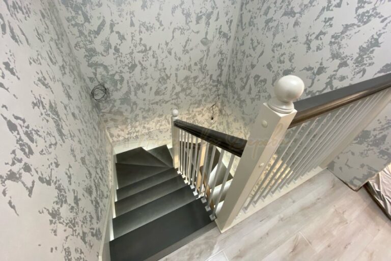 Деревʼяні сходи в дворівневій квартирі від майстерні «Пластика Дерева» (фото 4)